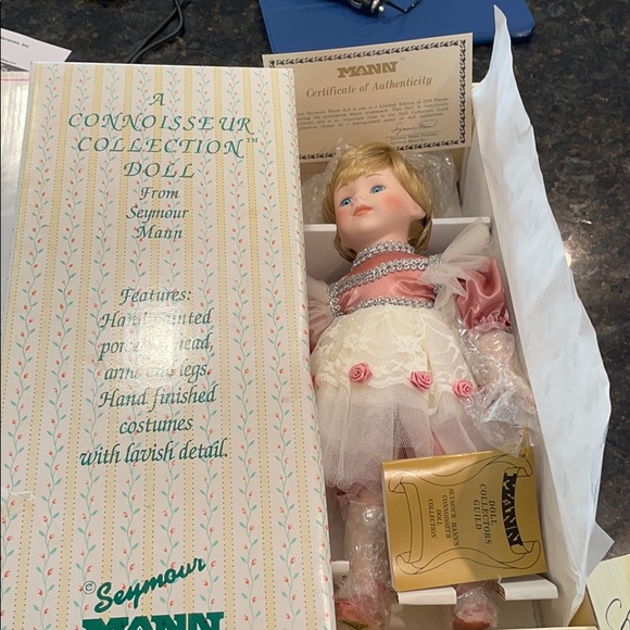 SeymourMann’s doll collection authentic cert. - Picture 2 of 5